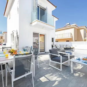 https://villa-elaine.protaras-cy-hotels.com